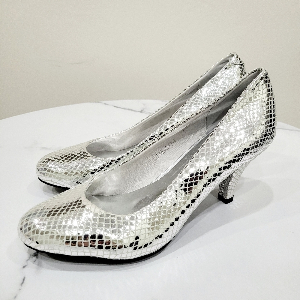 Brand New Japan Silver Disco Lamb Skin Shoes Heels US 5